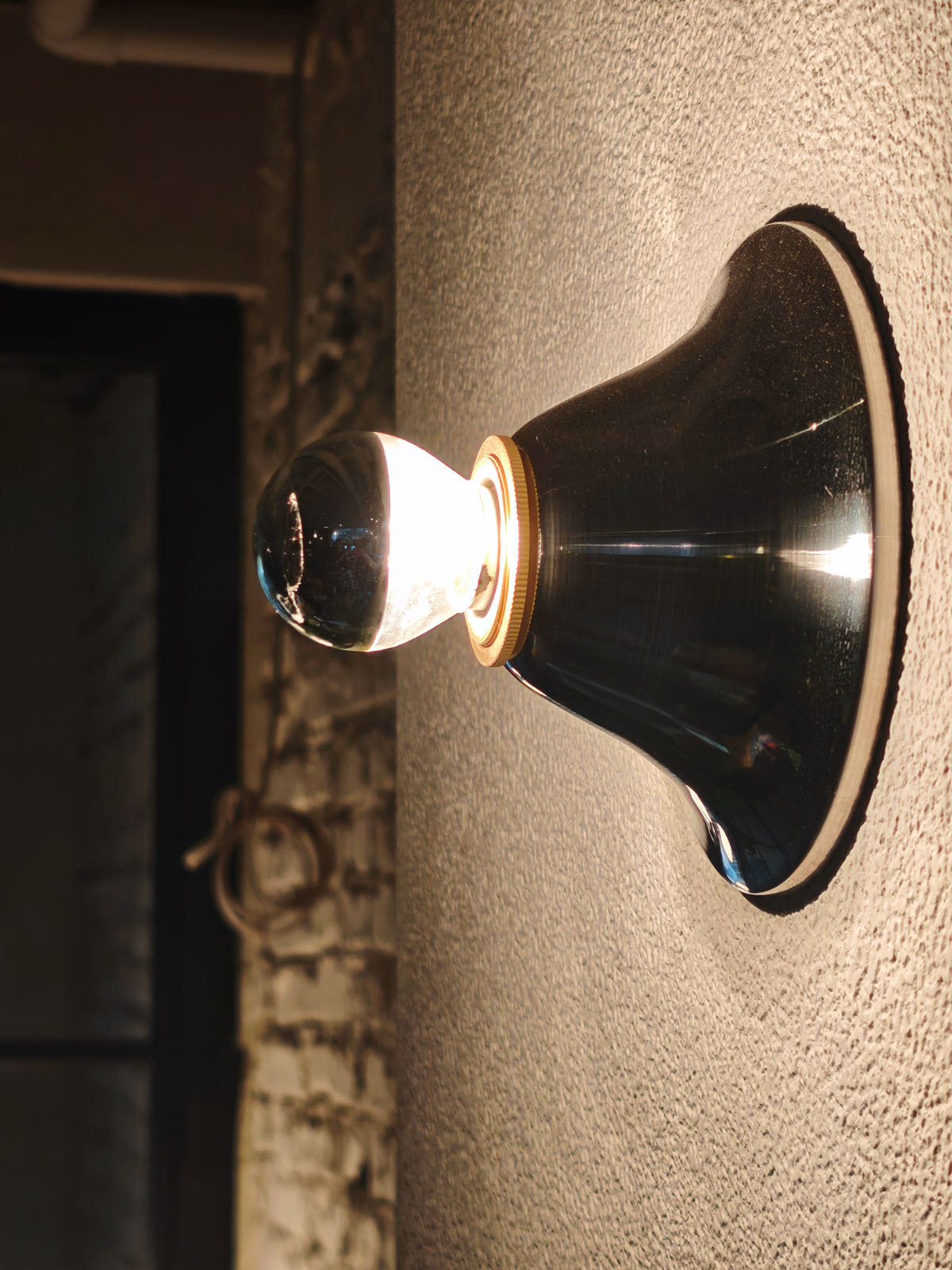 Eclipse" Magnetic Wall Lamp – side view