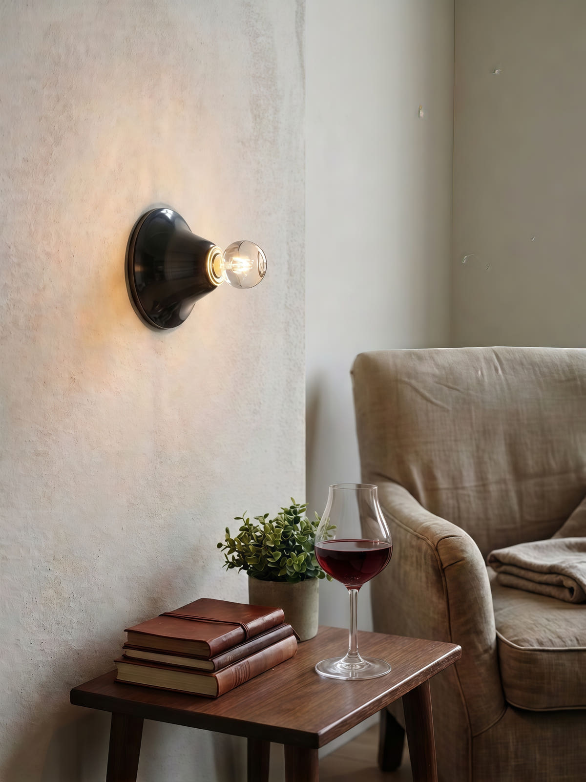 Eclipse" Magnetic Wall Lamp – front view